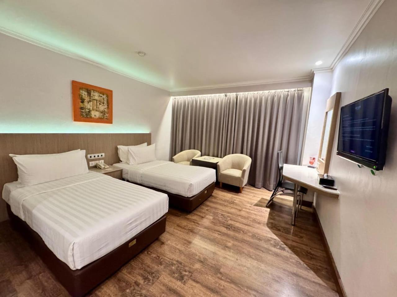 Orchardz Hotel Industri Jakarta Kemayoran Exterior foto